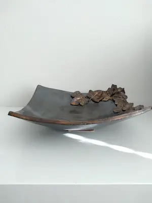 Niet of onleesbaar gesigneerd - Grote, handgemaakte schaal - Keramiek kopen? Bied vanaf 1!