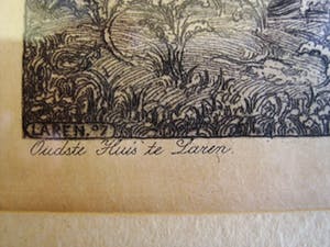 Toon de Jong - Fraaie droge naald Ets "Het oudste huis van Laren" gesigneerd - in antieke lijst kopen? Bied vanaf 10!