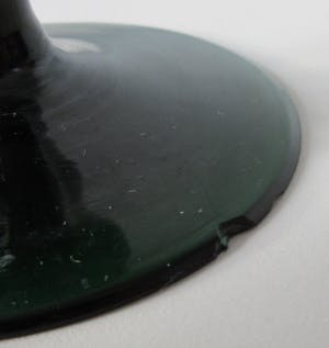 Curiosa - Vier antieke begin 19e eeuw Witte Wijnglazen van groen glas kopen? Bied vanaf 1!