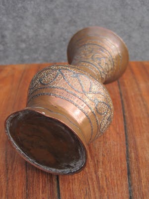 Brons (Onbekend) - Met zilver ingelegd trompet vaasje kopen? Bied vanaf 40!