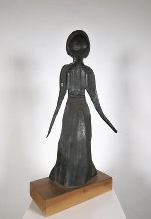 Niet of onleesbaar gesigneerd - IJzeren beeld op houten voet kopen? Bied vanaf 1!