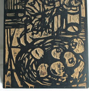 Fon Klement - De 2 dubbelzijdige houten drukblokken van de houtsnede ‘Pioenrozen en appels’ kopen? Bied vanaf 60!