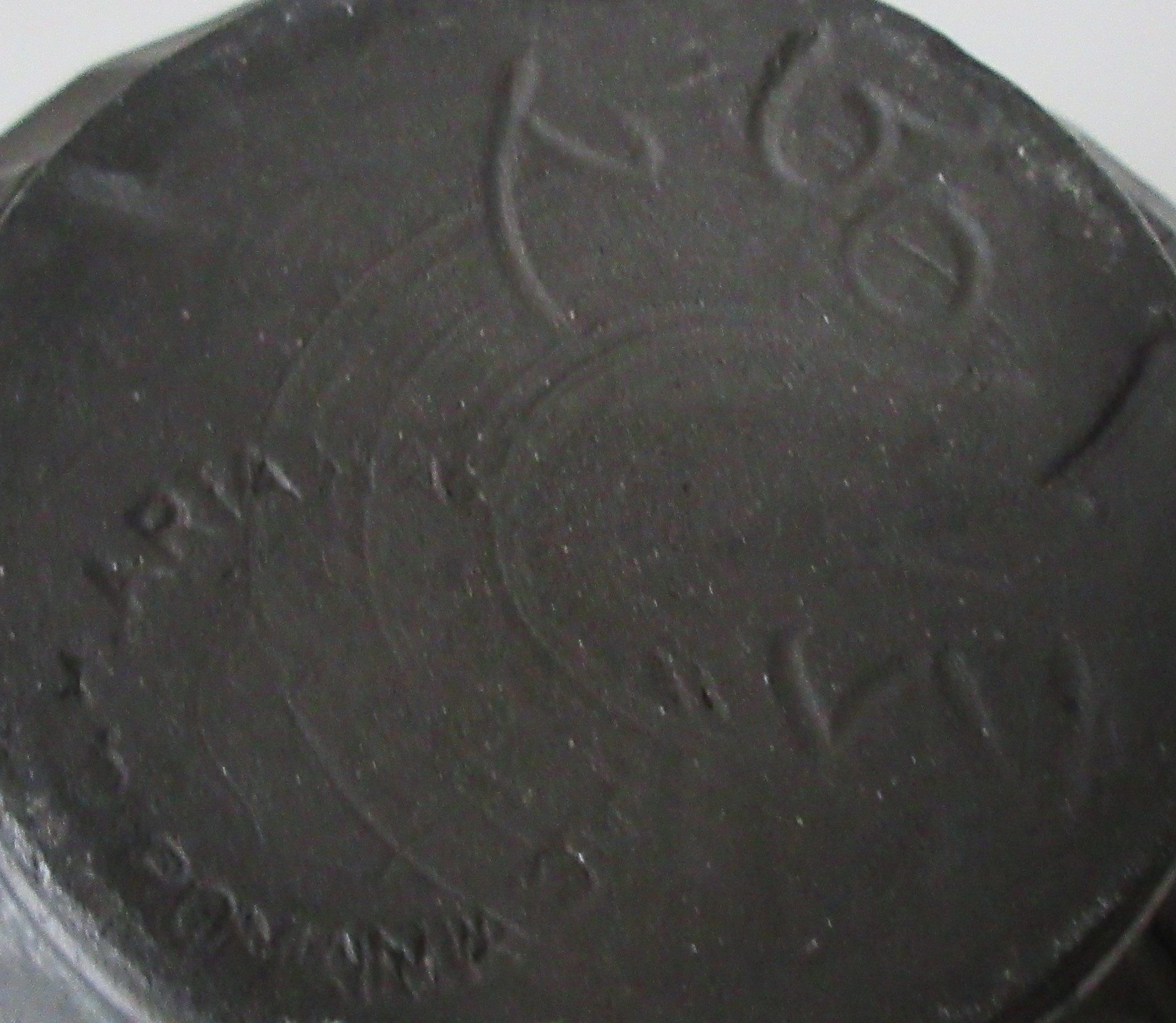 Niet of onleesbaar gesigneerd - Roemeense studio keramische basalt vaas met incisie decor van een hert kopen? Bied vanaf 1!