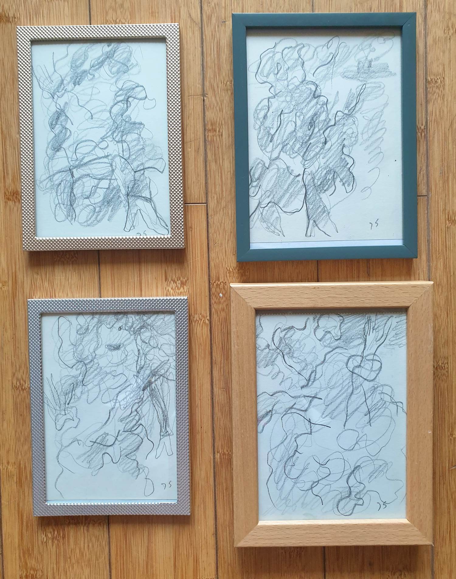 Jan Sierhuis - VIER Flamenco Danseressen - 1992 - Potloodtekeningen - 18 x 13 cm - Gesigneerd kaufen? Bieten Sie von 95!