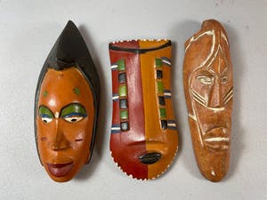 Yoruba - 2 African Yoruba and 1 fang passport masks - Nigeria. kopen? Bied vanaf 15!