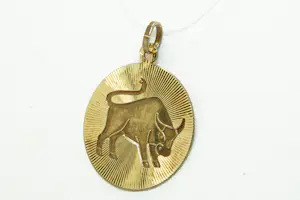 66 - 14 karaats geelgouden vintage zodiac hanger met afbeelding Stier kopen? Bied vanaf 80!