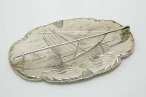39- Friesland ca. 1930 - 2e geh. zilveren "zeilboten" broche meesterteken JvsV kopen? Bied vanaf 35!