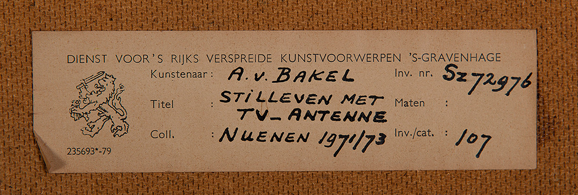 Antoon van Bakel - Stilleven met TV-antenne - Olieverf op hardboard - gesigneerd l.o. '71 - BKR kopen? Bied vanaf 10!