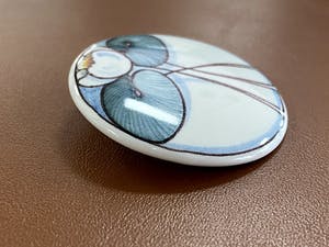 Koninklijke Tichelaar Makkum - Ronde broche speld met bloem kopen? Bied vanaf 1!