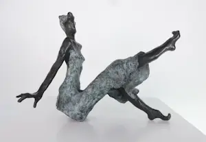 Yvon van Wordragen - Brons, Zittende vrouw in jurk kopen? Bied vanaf 500!