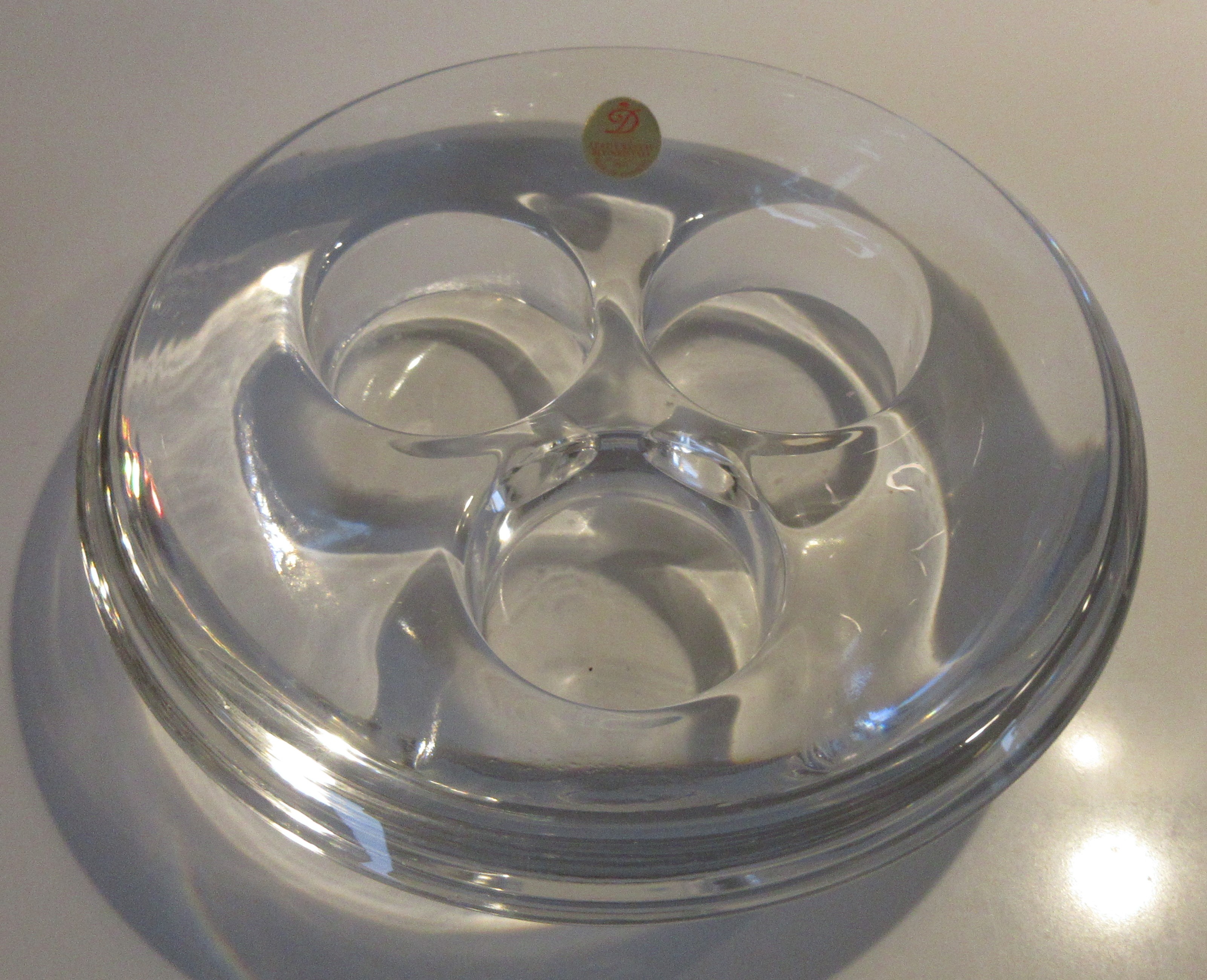 Niet of onleesbaar gesigneerd - Dresden Kristal moderne ronde votive kandelaar met drie lichthouders kopen? Bied vanaf 1!