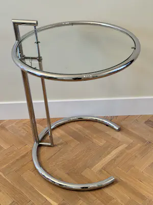 Eileen Gray - Toegeschreven verstelbare bijzettafel E 1027 kopen? Bied vanaf 175!