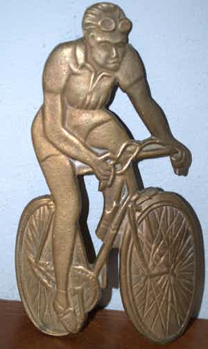 Brons (Onbekend) - wielrenner jaren 30/40 verkocht voor € 20!