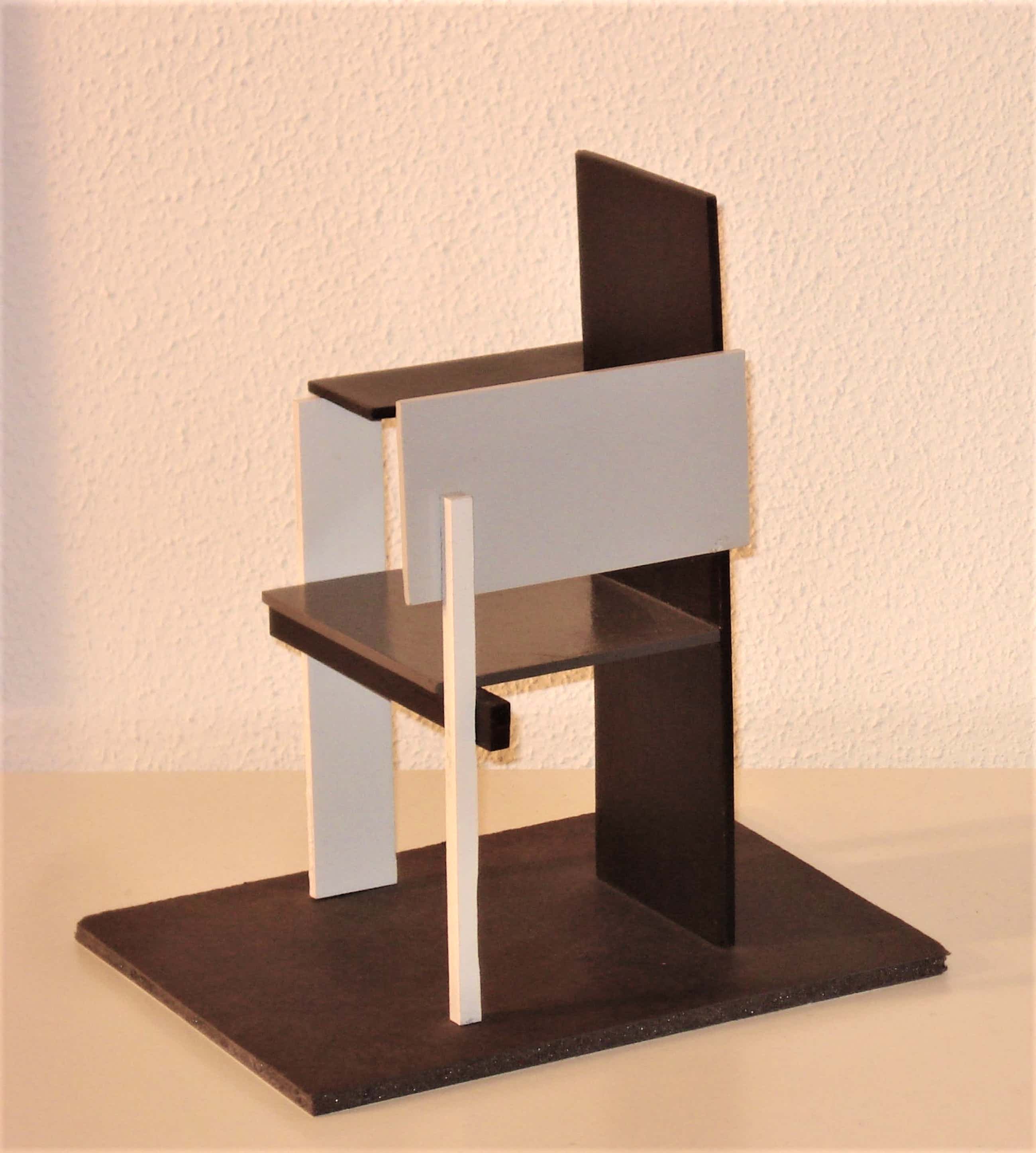 Veilingopbrengsten van Gerrit Rietveld op Kunstveiling Gerrit Rietveld Miniatuur Zig Zag stoel kopen? Bied vanaf 25!