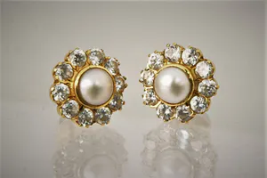 Elegante set 20Krt geel-gouden rozet dames-oorschroeven met parel en zirkonen kopen? Bied vanaf 90!