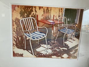 Marcel Schellekens - Kleurenlitho ‘Twee Stoelen’ kopen? Bied vanaf 120!