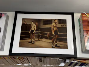 Erwin Olaf - 'De Boksschool' (Hope Series, 2005) - Gesigneerd & Persoonlijke Inscriptie kopen? Bied vanaf 1000!