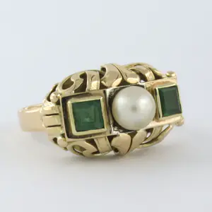 14k gouden ring bezet met parel en carre geslepen smaragd - ringmaat 17.75(56) kopen? Bied vanaf 260!