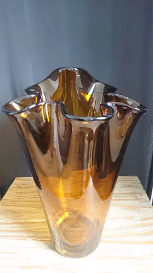 Niet of onleesbaar gesigneerd - Vintage glazen zakdoekvaas kopen? Bied vanaf 1!