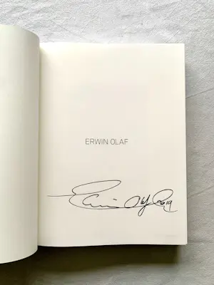 Erwin Olaf - I Am - gesigneerd exemplaar; Nederlandse versie kopen? Bied vanaf 80!