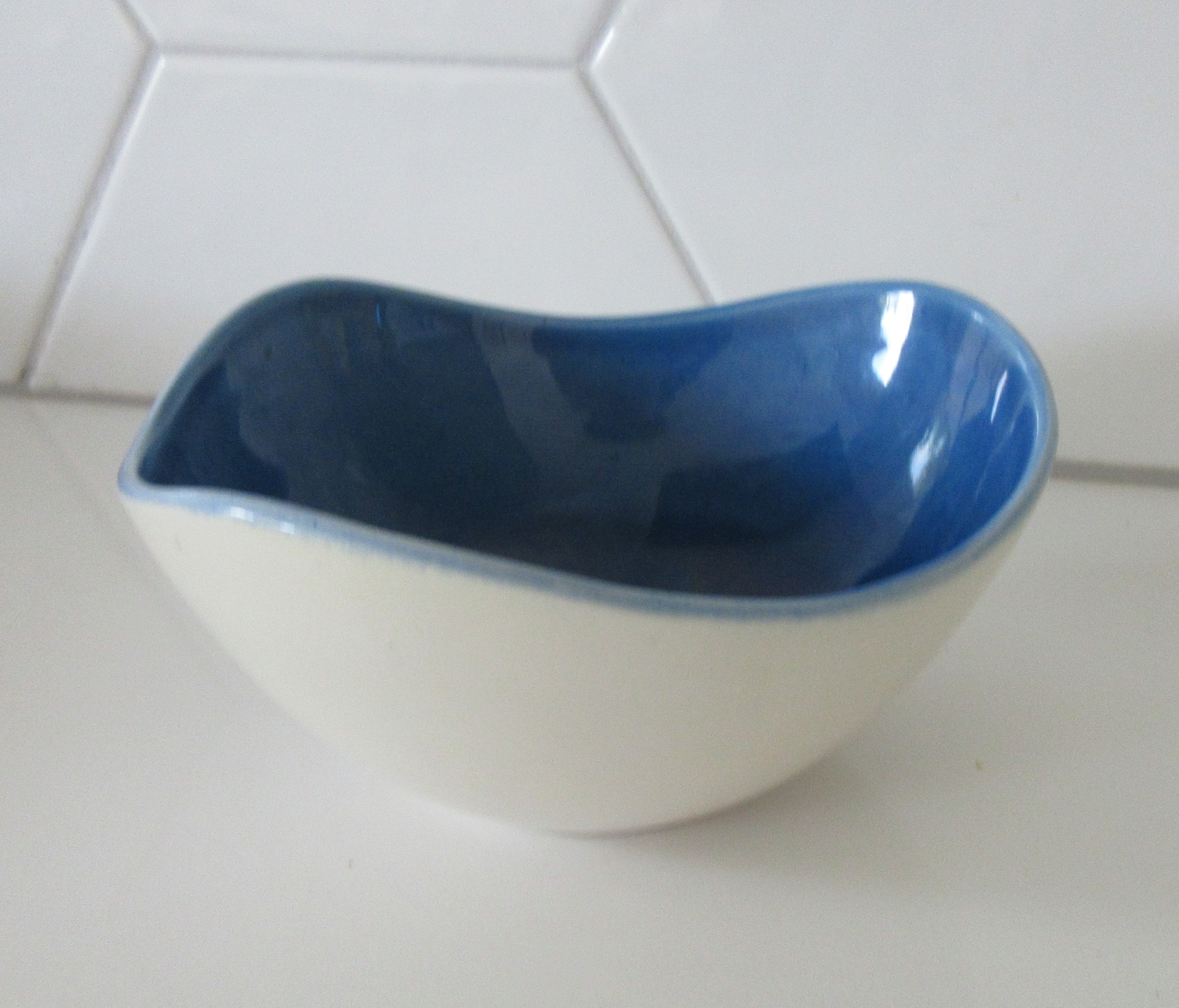Guido Gambone - voor de Bijenkorf blauw vrijgevormd aardewerk schaaltje kopen? Bied vanaf 27!