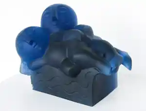 Odile Kinart - Sculptuur van glas, Man en vrouw op een bank verkauft für € 900!