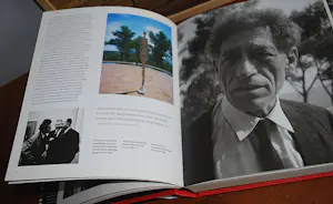Alberto Giacometti - MAEGHT monumentaal boek & ingelijste affiche Giacometti kaufen? Bieten Sie von 65!