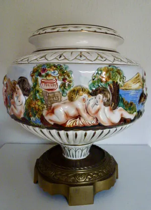 Real Fabbrica Capodimonte - Een mooie grote Italiaanse coupe op koperen voet. kopen? Bied vanaf 50!