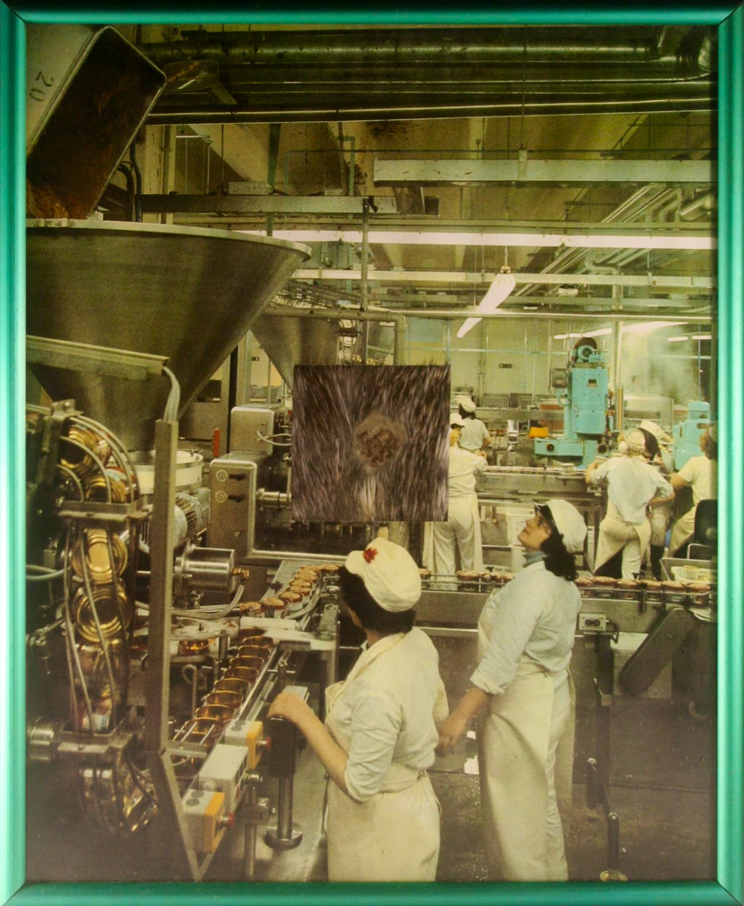 Michal Nesazal - 'Workers' - foto met stukje bont - in lijst kopen? Bied vanaf 1!