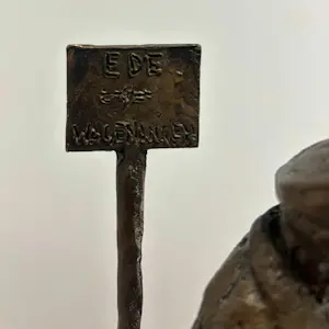 Adri de Waard - “Wachtende reiziger – station Ede-Wageningen” kopen? Bied vanaf 450!