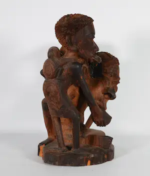 Niet of onleesbaar gesigneerd - Houten beeld, Vrouw met man, afkomstig uit Ivoorkust kopen? Bied vanaf 1!