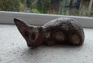 Jan van Stolk - zeldzame plastiek van een op de loer liggende kat kopen? Bied vanaf 145!