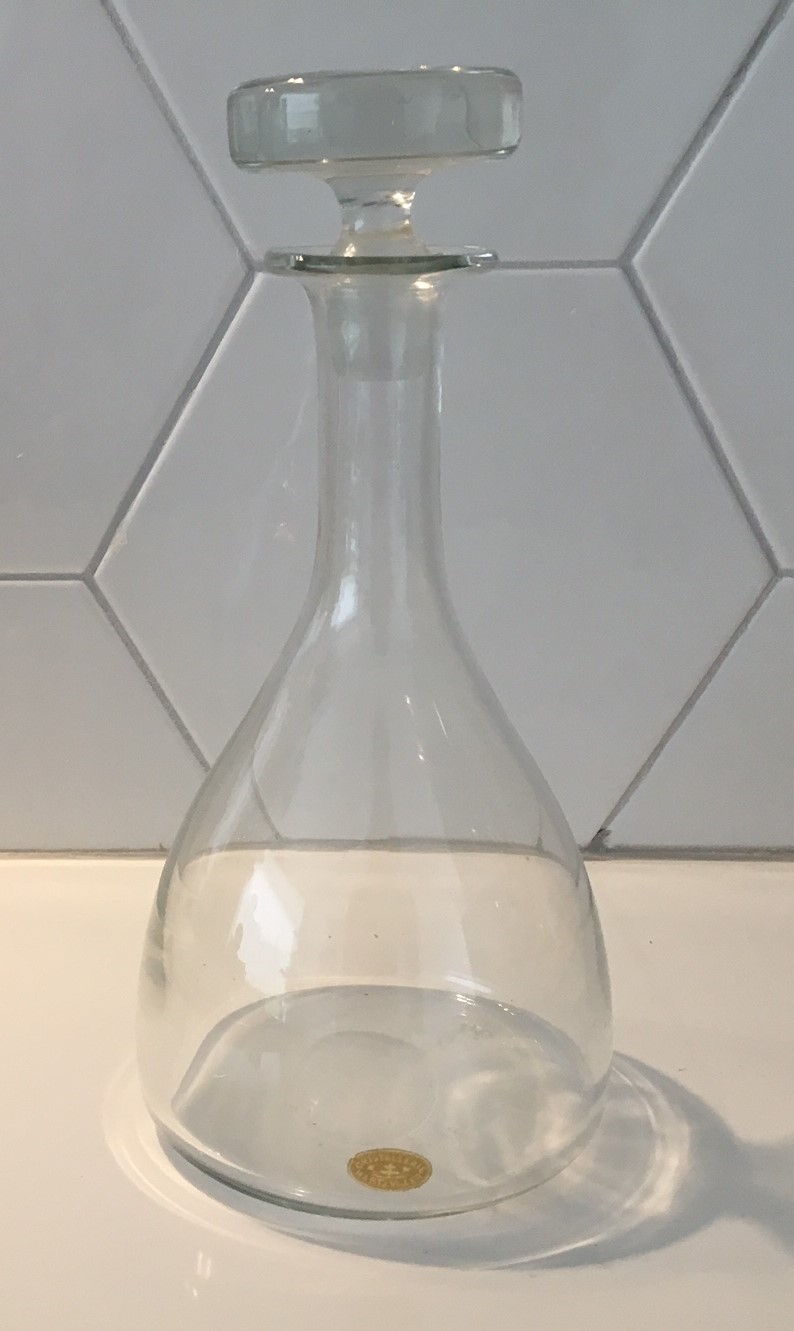 Niet of onleesbaar gesigneerd - Kristallerie Hartzviller - Blank kristallen karafje  verkocht voor € 1!