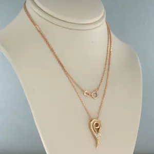 14k gouden collier en hanger met briljant geslepen diamant totaal circa 0.04ct kopen? Bied vanaf 325!