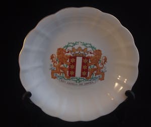 Royal Goedewaagen - Bone China Sierbord voorzien van Stadswapen van de stad Gouda kopen? Bied vanaf 1!