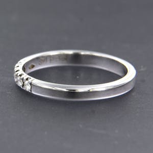 18K Goud - witgouden ring bezet met briljant geslepen diamant kopen? Bied vanaf 340!