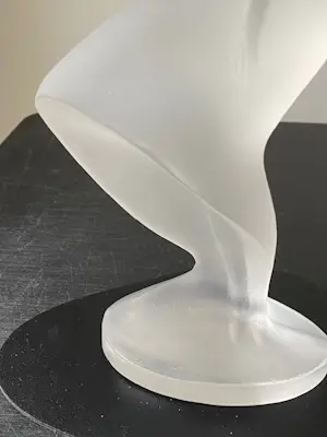 Ida Schwetz-Lehmann - Tsjechisch art deco "frosted glass" sculptuur "Meisje in de wind" kopen? Bied vanaf 100!