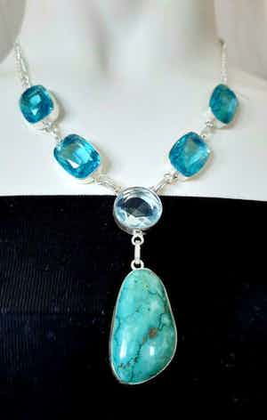 Niet of onleesbaar gesigneerd - Collier van zilver 925 , blauw Murano glas en echt turquoise hanger verkocht voor € 1!