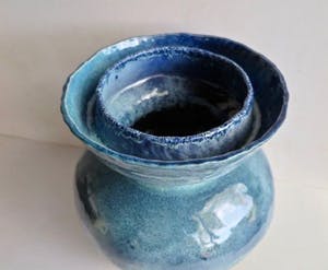 Peter von Hartsvelt Müller - Bijzondere dubbelwandige vaas -In fraai zeegroen en blauw -Druipglazuur -Groot! kopen? Bied vanaf 25!