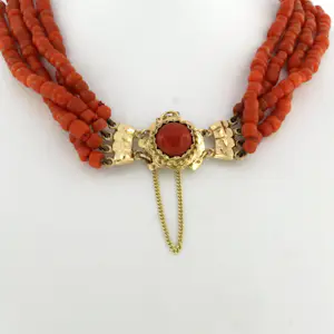 14k gouden slot aan een vier rijïge koraal collier - 37 cm kopen? Bied vanaf 360!