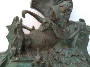 Antonio Amorgasti - Elegante dame met 2 honden in brons getekend kopen? Bied vanaf 375!