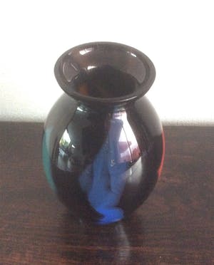 Niet of onleesbaar gesigneerd - UNIEKE ZWARTGLAZEN VAAS kopen? Bied vanaf 1!