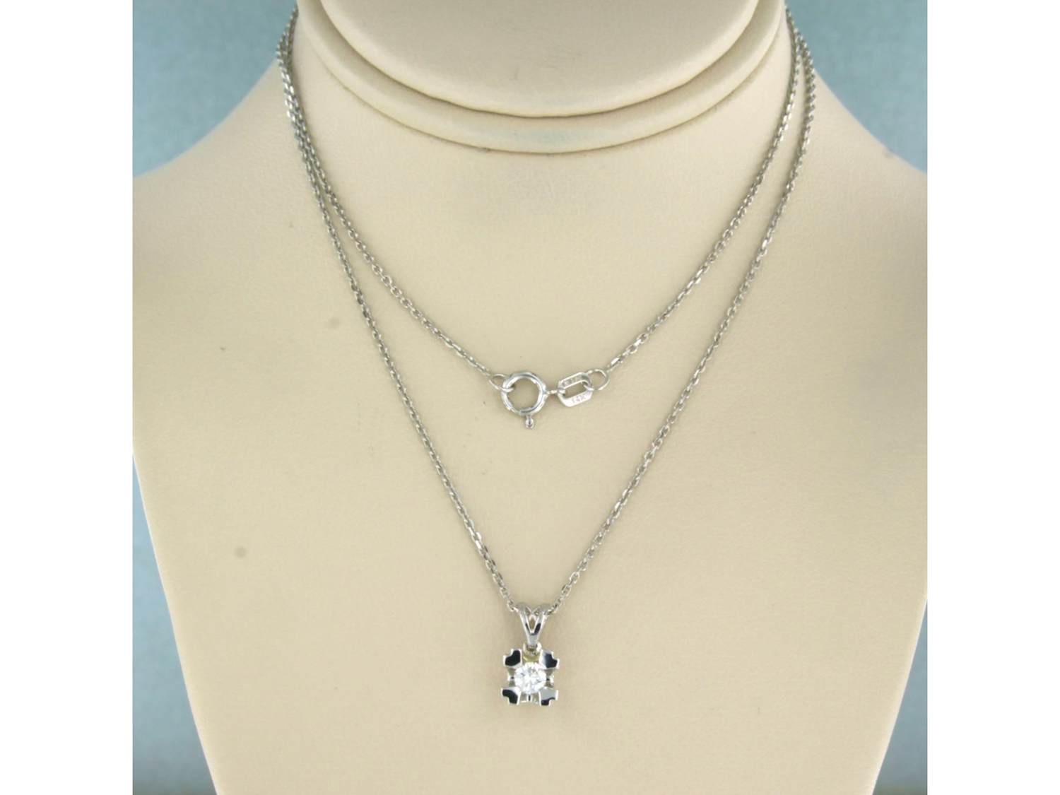 14k gouden collier met hanger met briljant geslepen diamant totaal circa 0.15ct kopen? Bied vanaf 280!