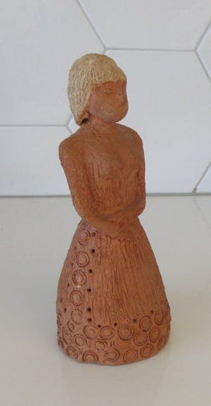 Niet of onleesbaar gesigneerd - Terracotta beeld van een blonde dame kopen? Bied vanaf 1!