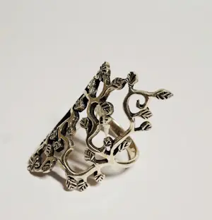 Vintage ring omgeven door Zwitsers Designer kopen? Bied vanaf 70!