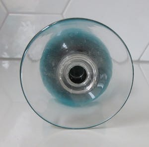 Verre Vieux Chenee - Drie antieke kristallen port of sherry glazen met zeegroene kelk kopen? Bied vanaf 30!