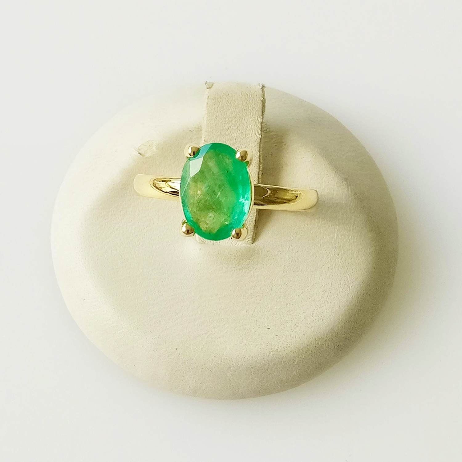 Smaragd ring in geelgoud kopen? Bied vanaf 775!