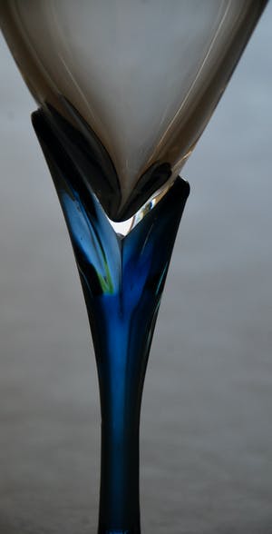 Niet of onleesbaar gesigneerd - 8 Zeldzame vintage saffierblauwe cocktail glazen in art deco stijl kopen? Bied vanaf 1!