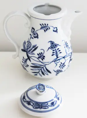 Meissen porzellan - "THUN Klösterle Form MEISSEN" Zwiebelmuster Kaffeekanne kopen? Bied vanaf 35!