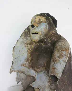 Erik Dejonckheere - Keramiek, Gehavende vrouw na oorlogstijd kopen? Bied vanaf 400!